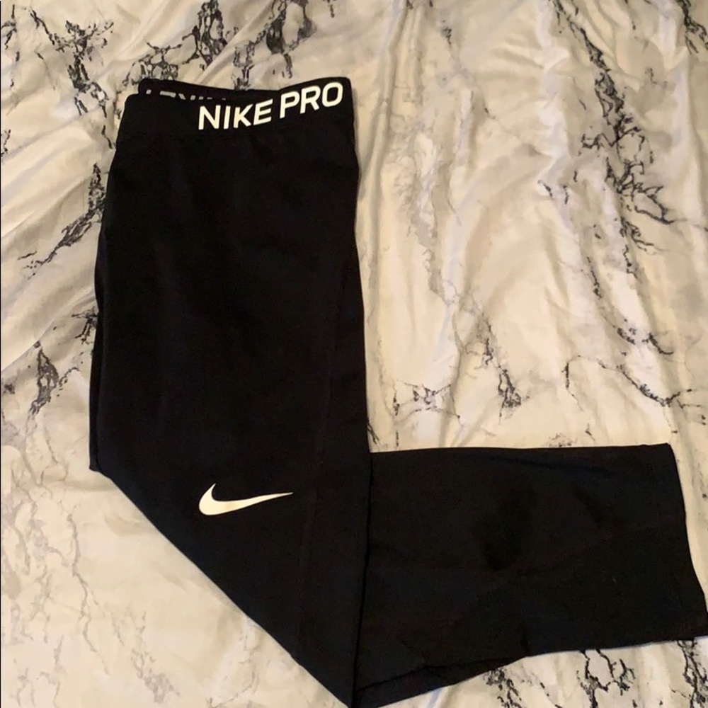 black nike pro leggings cropped